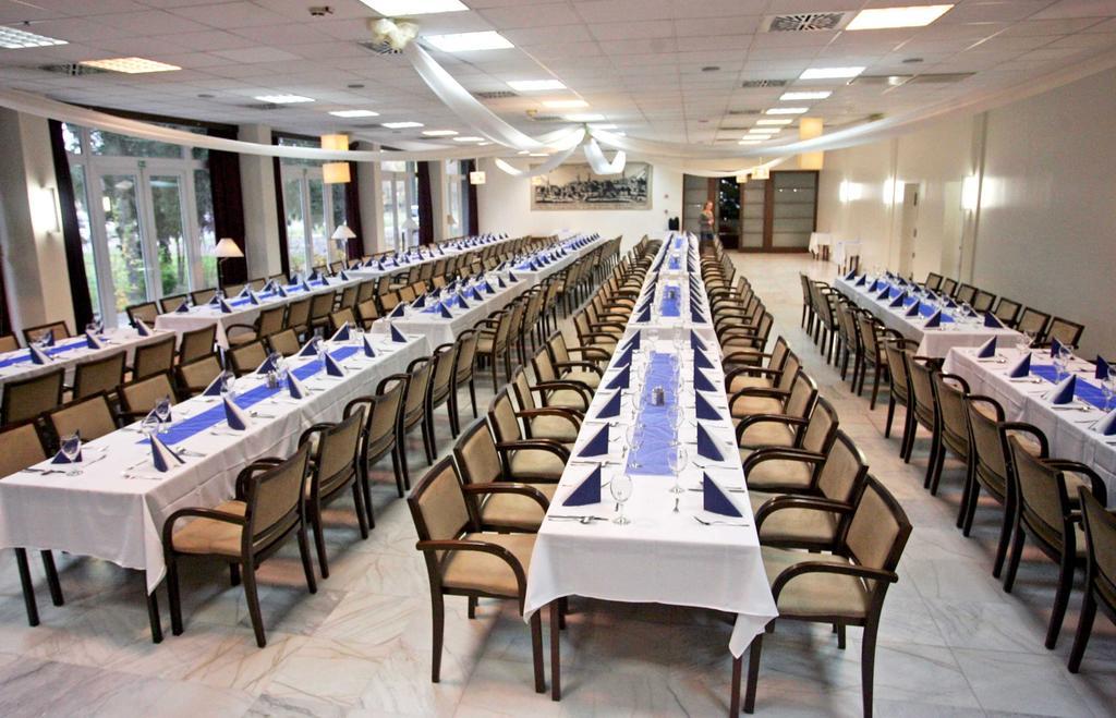 סזומבאת'לי Hotel Claudius מראה חיצוני תמונה
