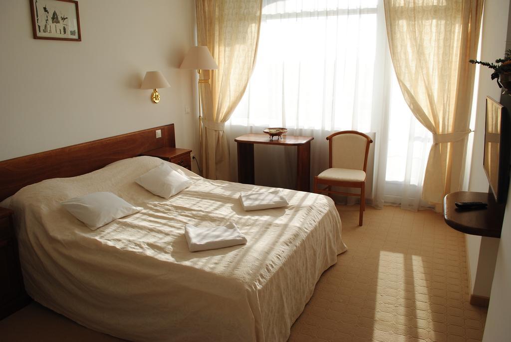 סזומבאת'לי Hotel Claudius מראה חיצוני תמונה