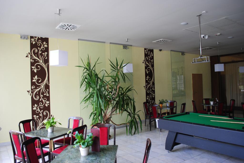 סזומבאת'לי Hotel Claudius מראה חיצוני תמונה
