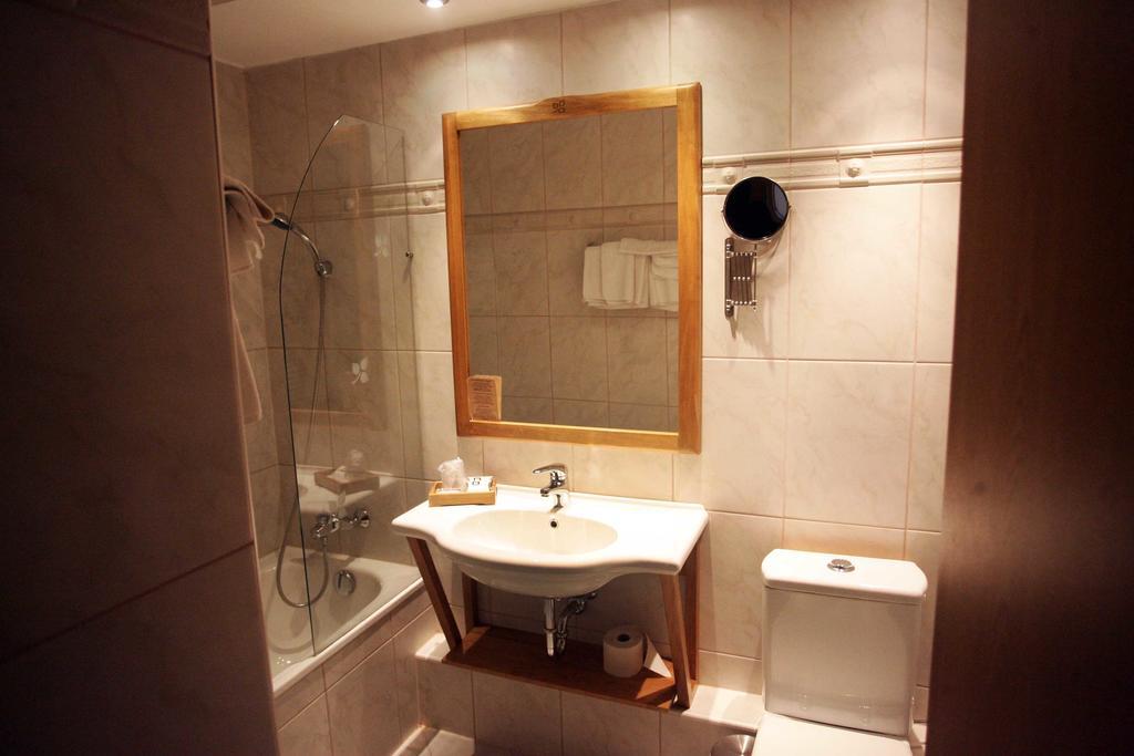סזומבאת'לי Hotel Claudius מראה חיצוני תמונה