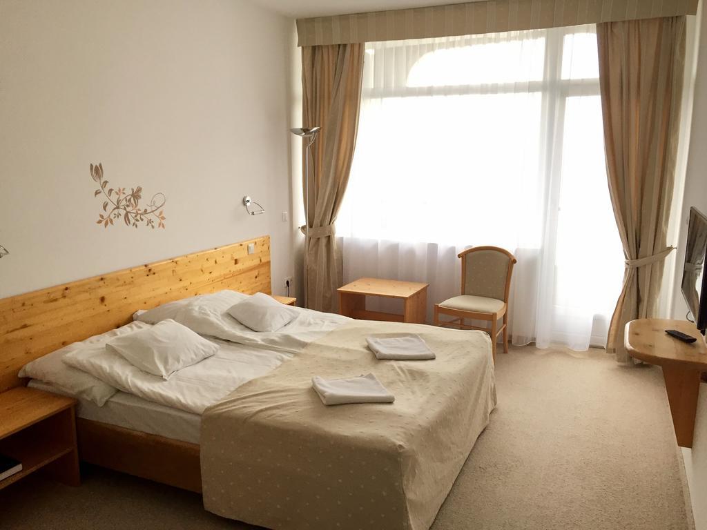 סזומבאת'לי Hotel Claudius מראה חיצוני תמונה